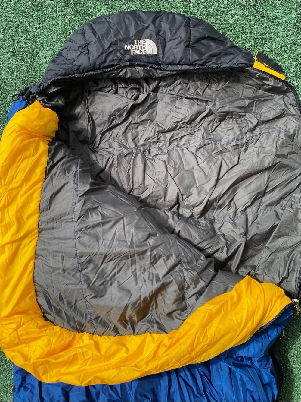 The North Face Cloudburst 3D Polarguard Regular Mummy Sleeping Bag Blue Black - Picture 4 of 10